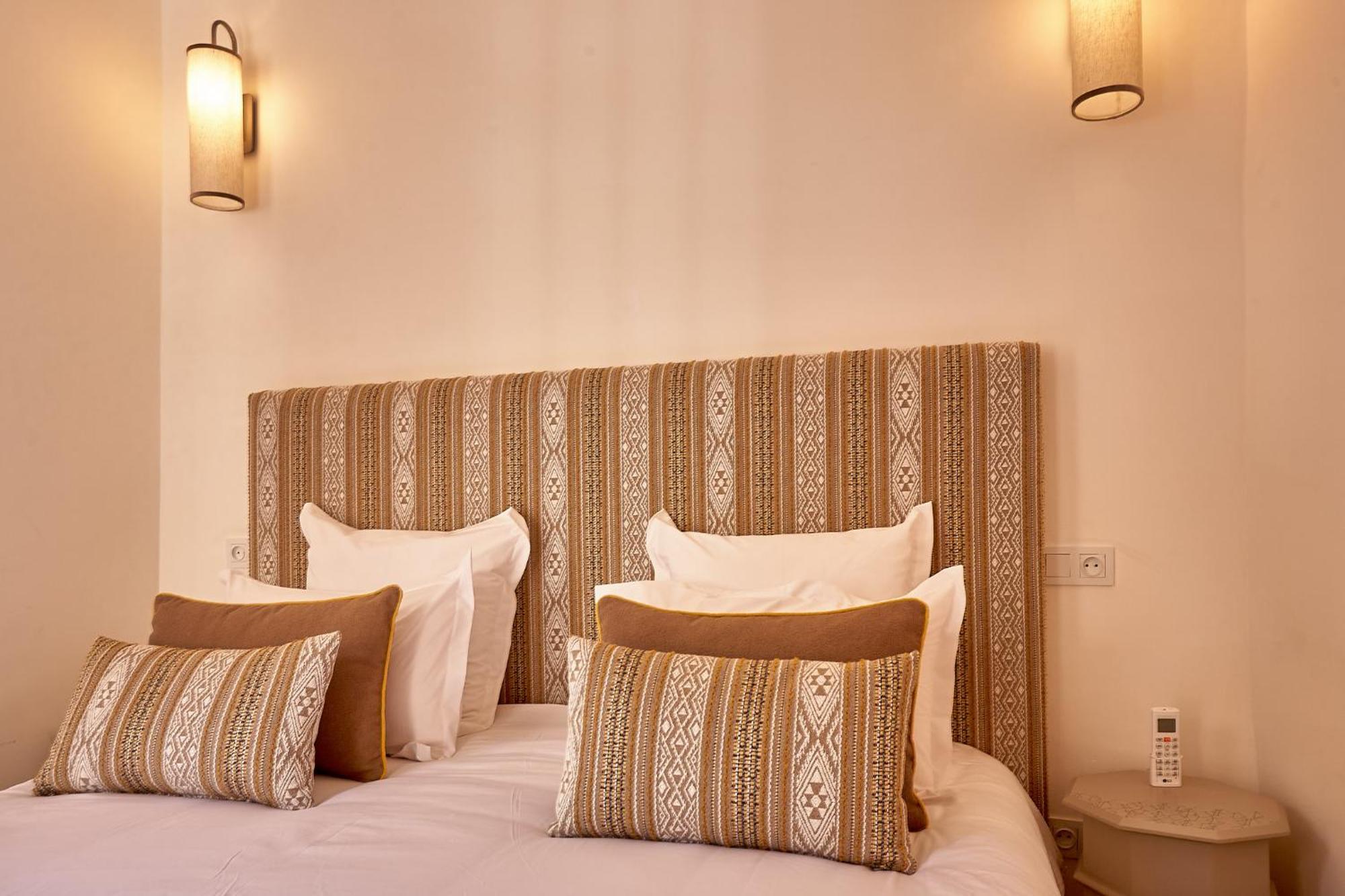 Selyen Riad *