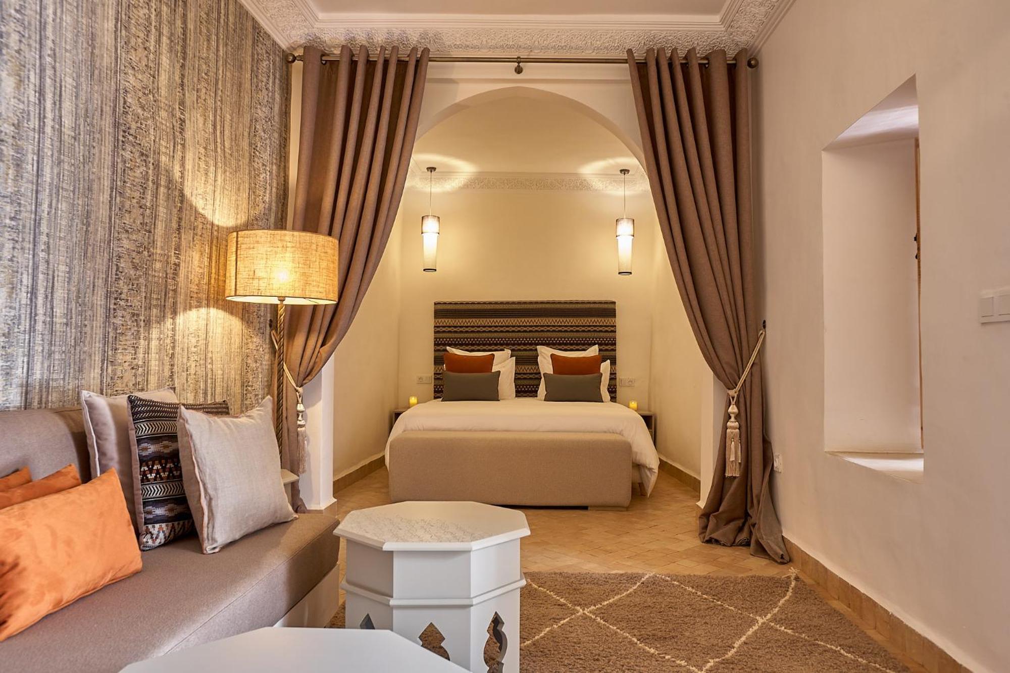 Selyen Riad *